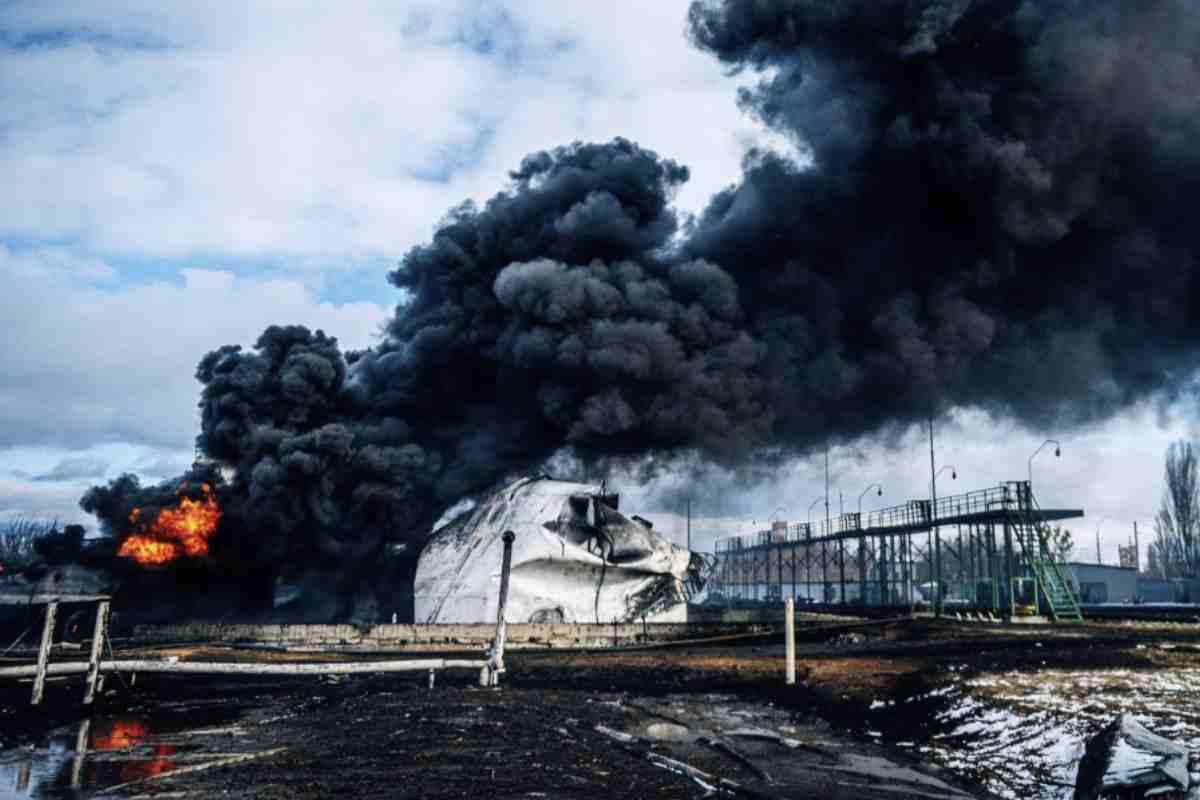 Il legame tra attività militari e inquinamento non è nuovo. Gli eserciti, per loro natura, sono tra i maggiori consumatori di combustibili